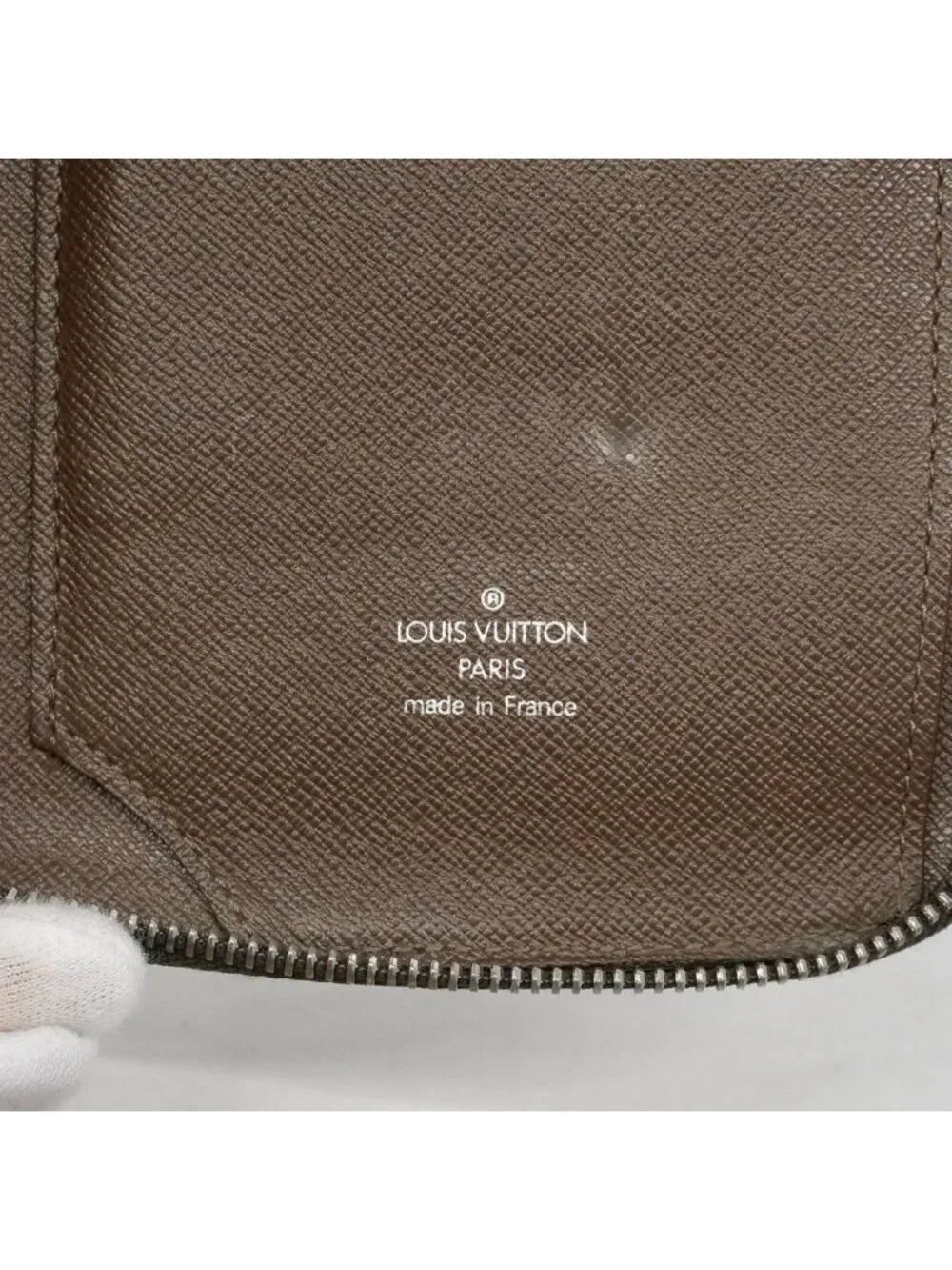 Louis Vuitton Wallet Taiga Organizer Atoll Grizzly